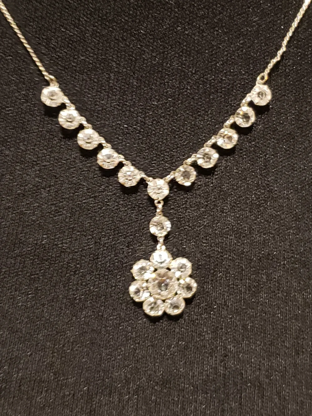 Vintage Sparkling  Floral Crystal Pendant Necklace.